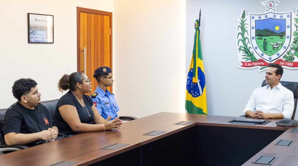 lucas-recepciona-intercambistas-do-conexao-mundo-e-destaca-importancia-na-formacao-dos-alunos