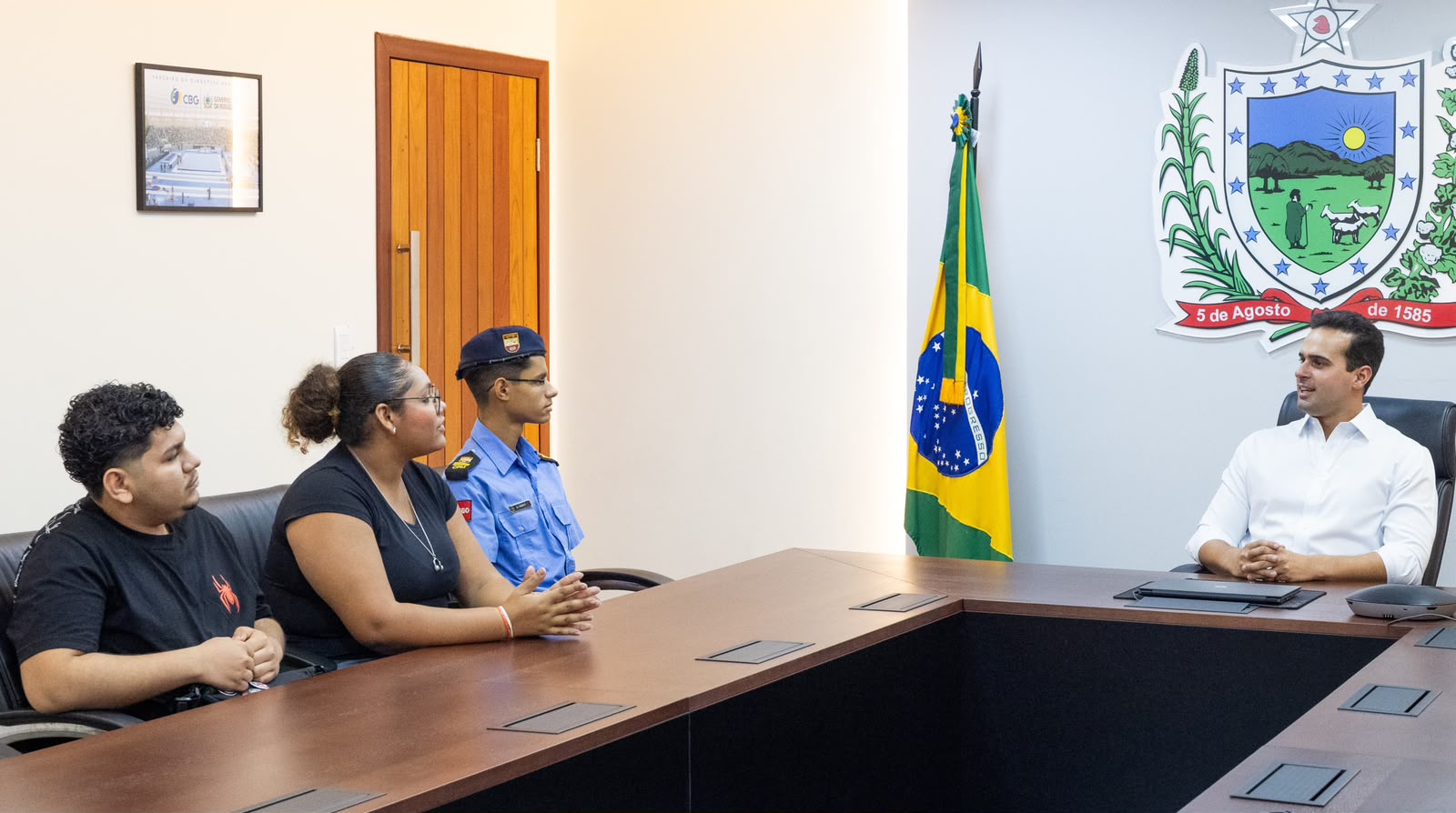 lucas-recepciona-intercambistas-do-conexao-mundo-e-destaca-importancia-na-formacao-dos-alunos