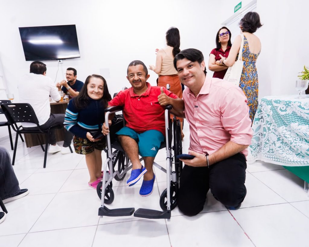 centro-de-doencas-raras:-leo-bezerra-destaca-pioneirismo-em-exames-de-sequenciamento-genetico