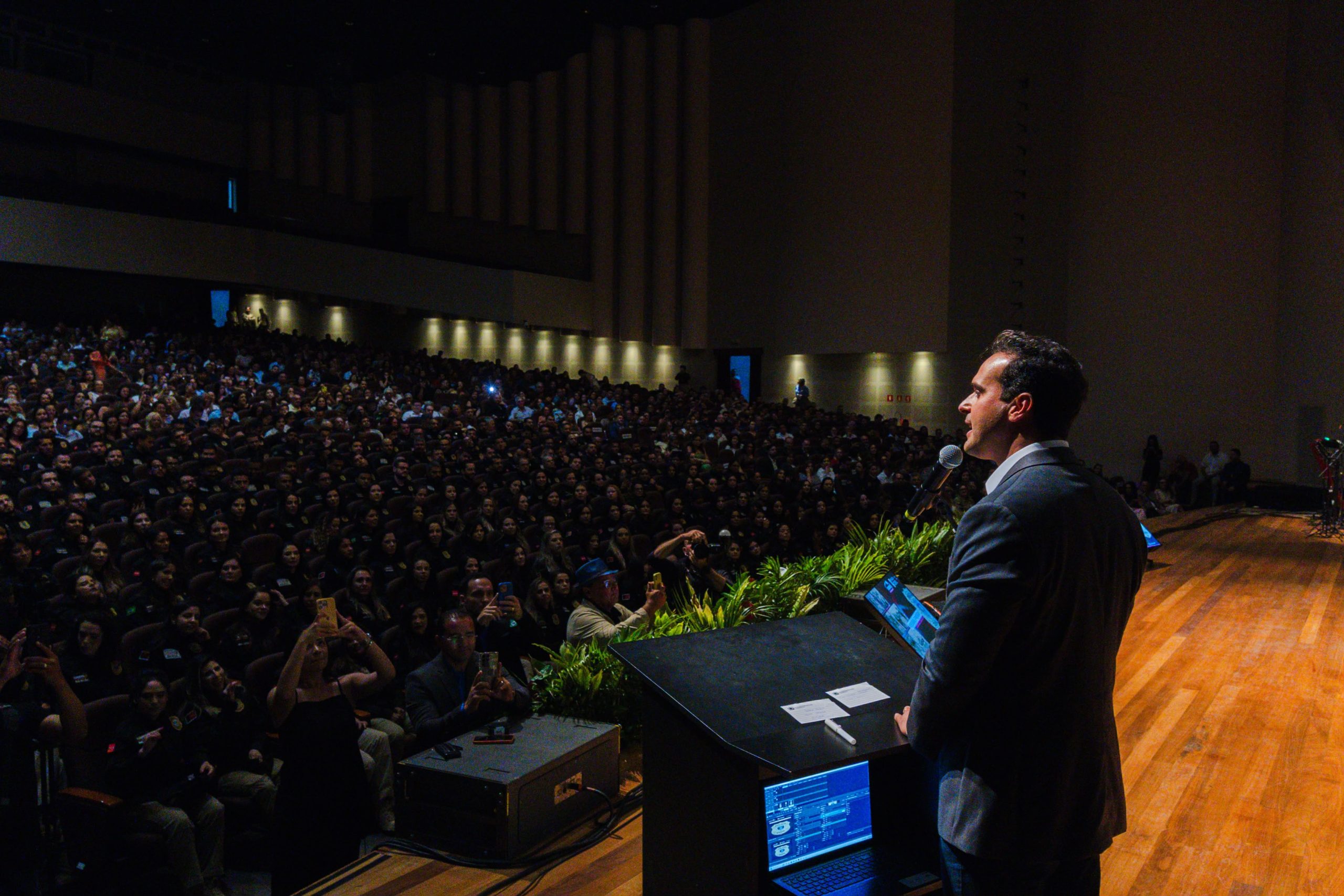 lucas-participa-de-formatura-de-mais-uma-turma-de-concursados-da-policia-civil