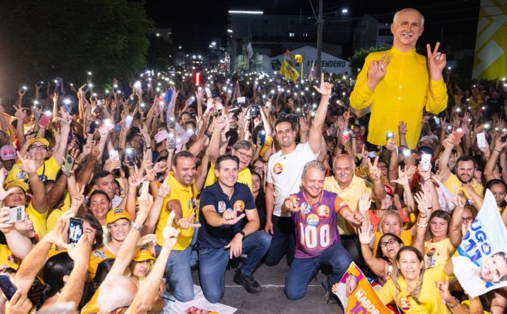 zeze-reune-lucas,-hugo,-joao-e-nabor-em-ato-com-multidao-em-santa-luzia