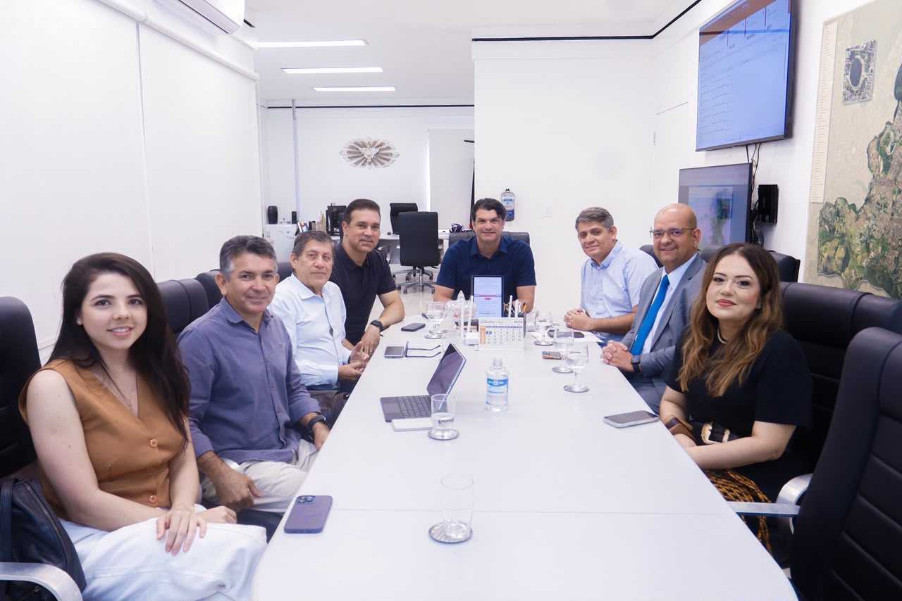 leo-assina-lei-para-fomentar-a-economia-e-fortalecer-o-centro-historico-de-jp