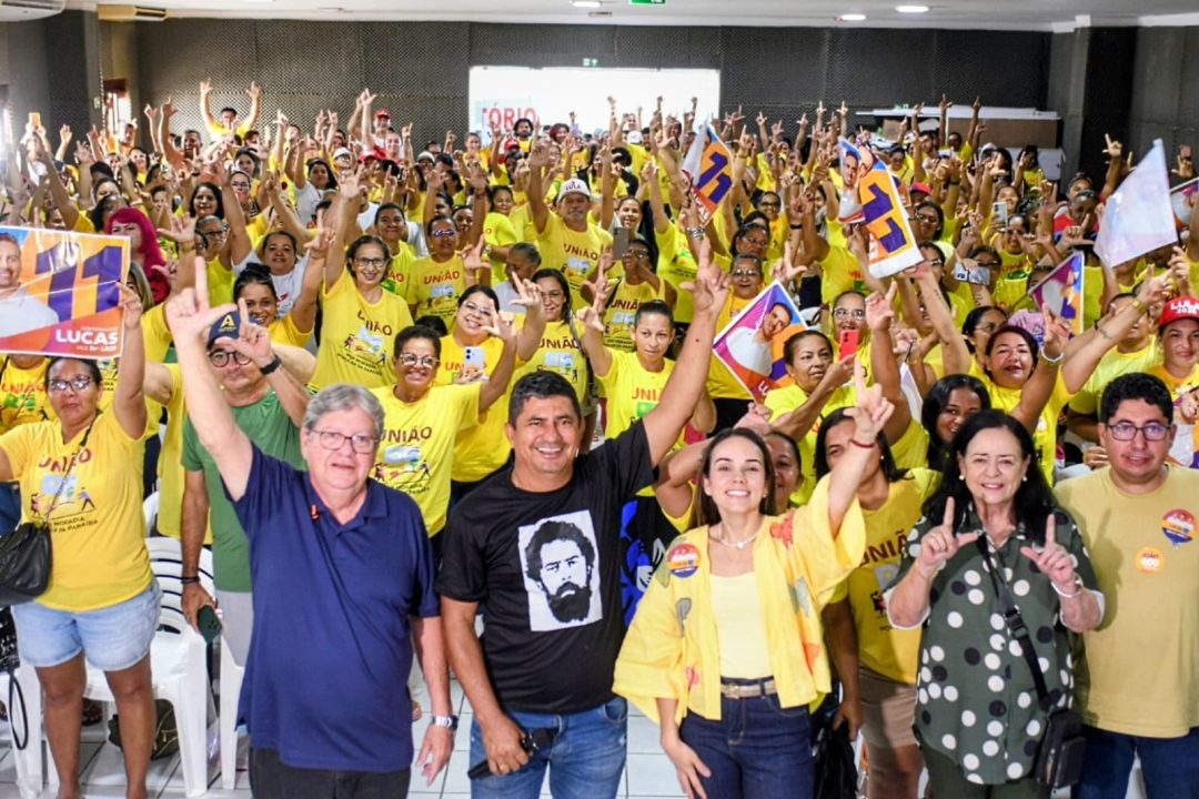 joao-assume-compromisso-de-buscar-recursos-para-ampliar-habitacao-popular-na-pb