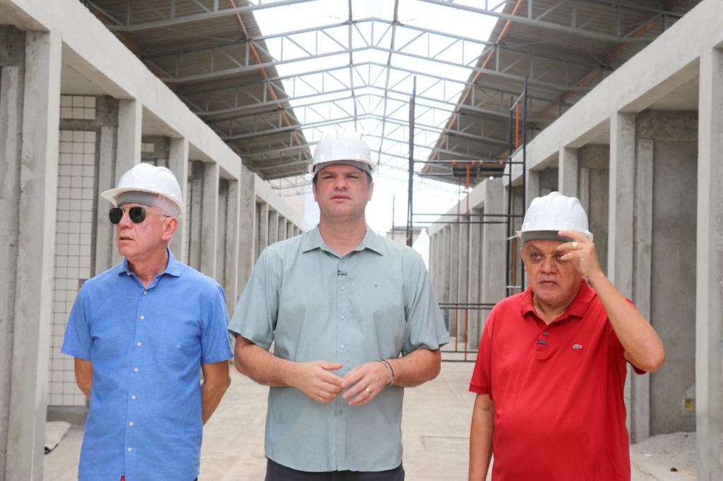 leo-acompanha-obras-e-projeta-data-de-entrega-do-mercado-do-rangel,-em-jp