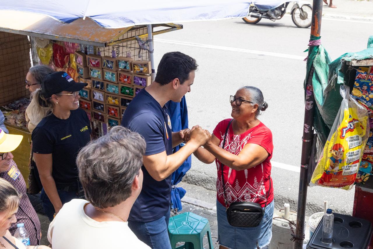 lucas-reforca-apoio-ao-empreendedorismo-e-comercio-durante-caminhada-no-centro-de-jp