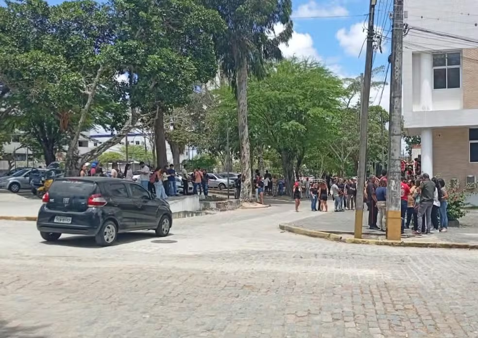 tres-pessoas-sao-detidas-apos-confusao-envolvendo-cartazes-politicos-na-ufcg
