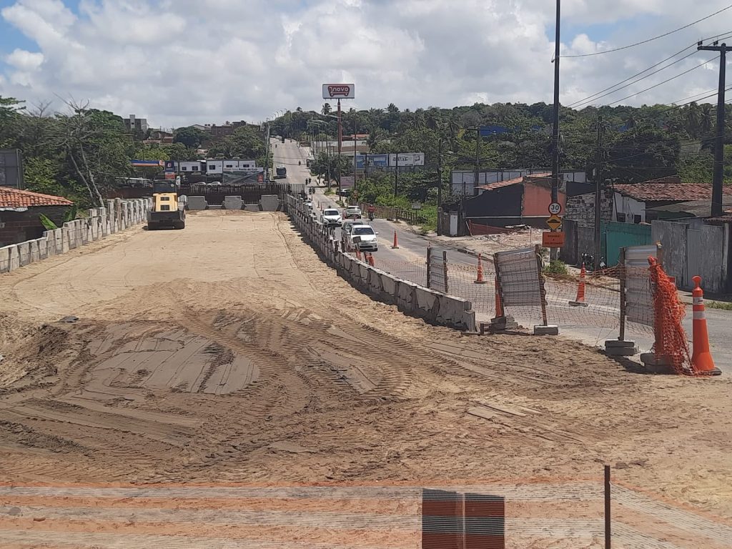 transito-na-ladeira-mangabeira/valentina-sera-bloqueado-para-instalacao-de-vigas-em-ponte-sobre-o-rio-cuia
