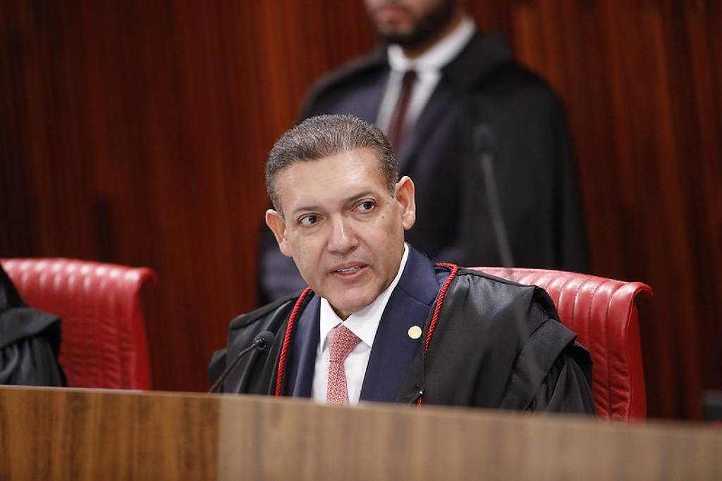 tse:-nunes-marques-se-antecipa-a-corregedor,-atende-pedido-em-menos-de-24h-e-manda-derrubar-‘exercito-de-lula’