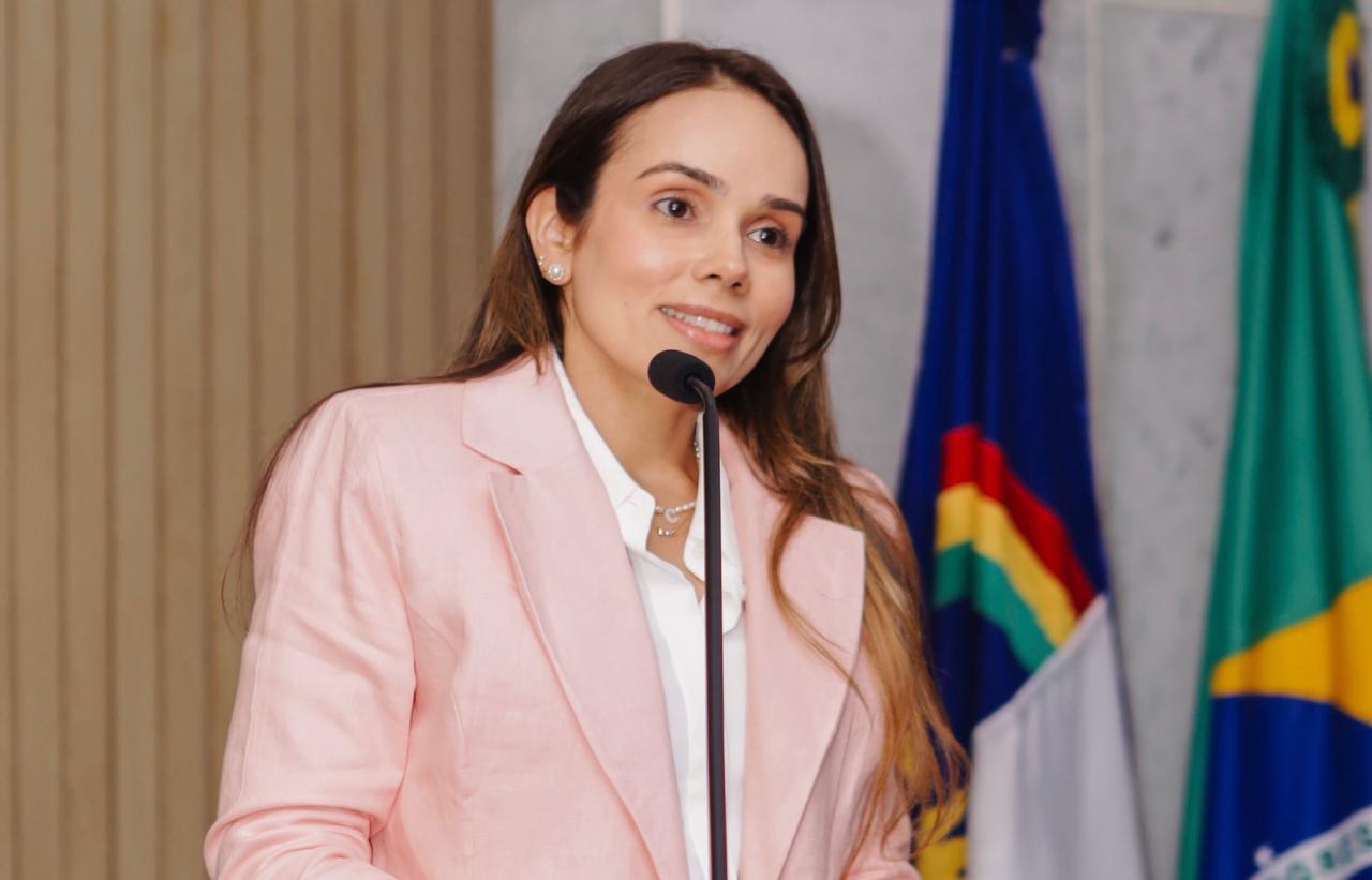 “mulheres-que-pensam-o-brasil”:-camila-mariz-participa-de-encontro-e-defende-uniao-e-protecao-das-mulheres-na-politica