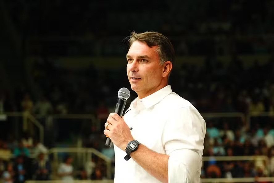 offshore-ligada-a-flavio-era-gerida-por-presidente-de-entidade-de-bets;-pixbet-e-vai-de-bet-eram-associadas
