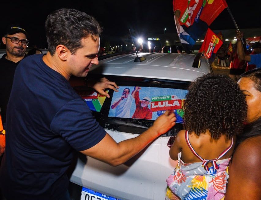 lucas-lidera-adesivaco-no-almeidao-e-cre-em-grande-virada-de-lula-no-2o-turno