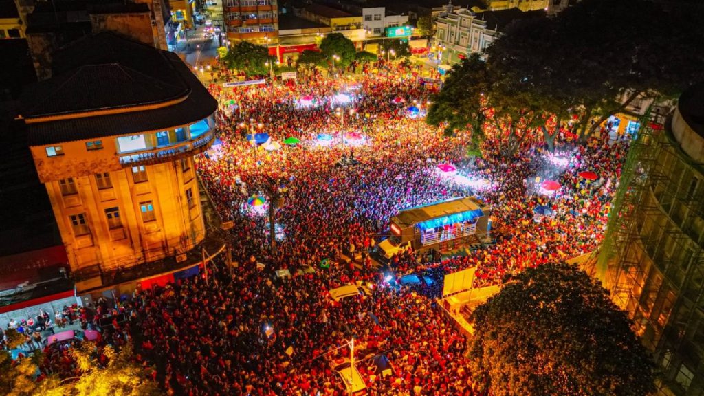 com-presenca-de-erika-hilton,-ato-pro-lula-reune-multidao-em-jp