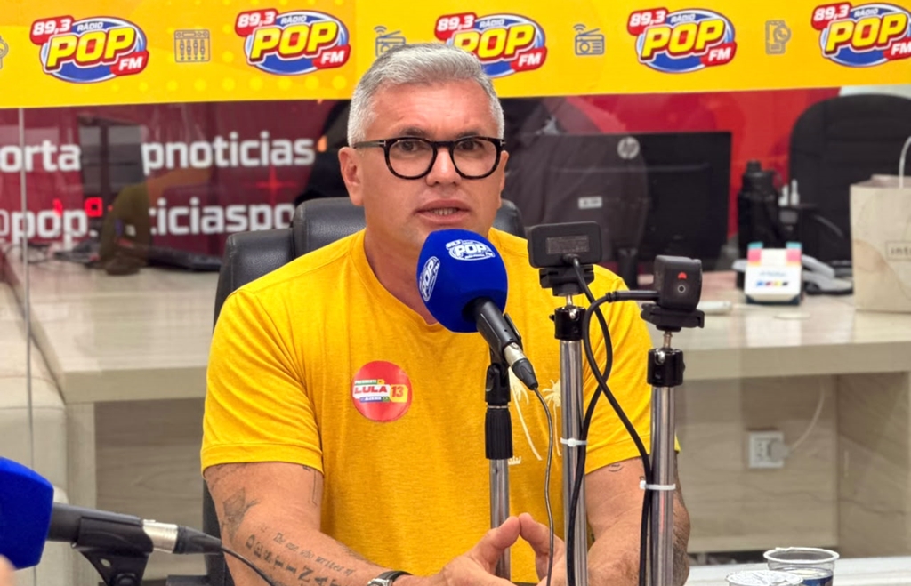 julian-acusa-flavio-bolsonaro-de-ligacao-com-milicia-e-desafia-senador