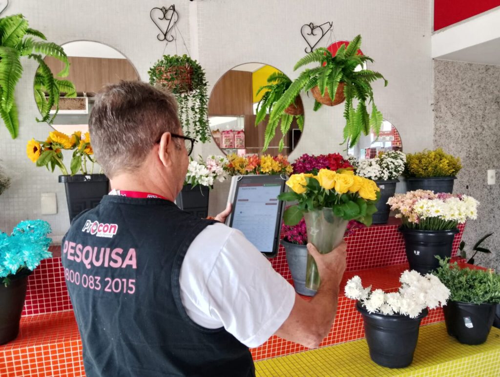 finados:-preco-do-arranjo-de-flores-pode-ser-encontrado-por-ate-r$-850,00-em-jp